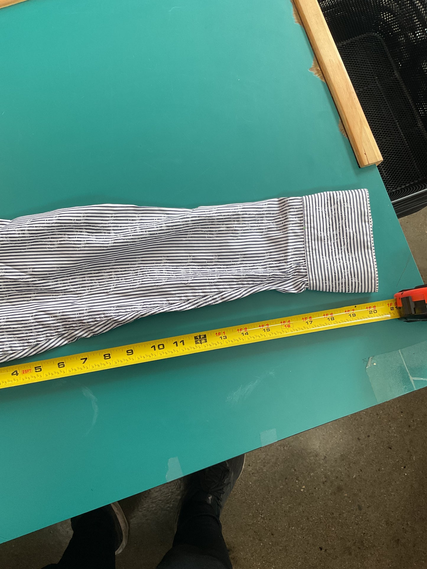 Fun Robert Graham striped and embroidered Button Up Size M