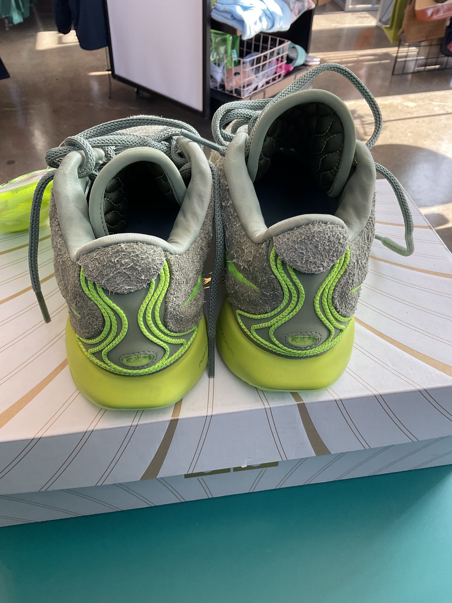 LeBron XXI Oil Green/Volt “Algae” New with Box Size 9