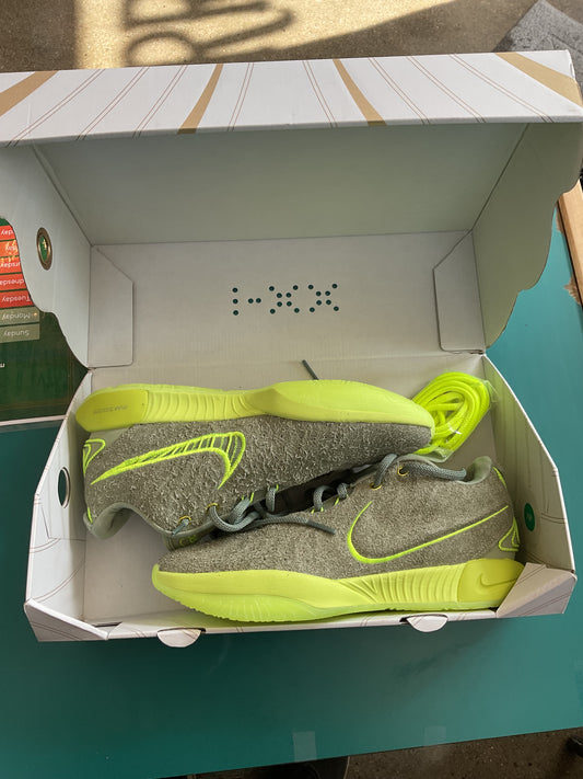 LeBron XXI Oil Green/Volt “Algae” New with Box Size 10