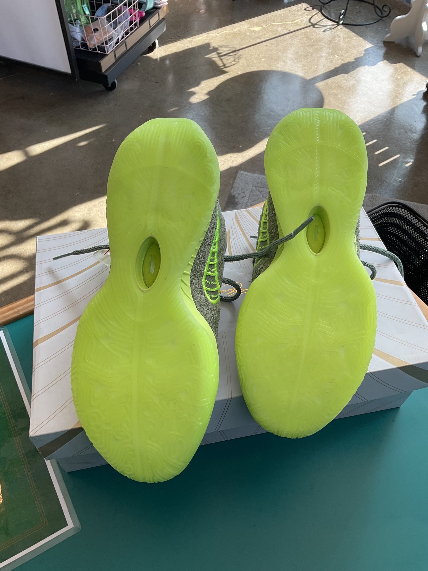 LeBron XXI Oil Green/Volt “Algae” New with Box Size 10.5