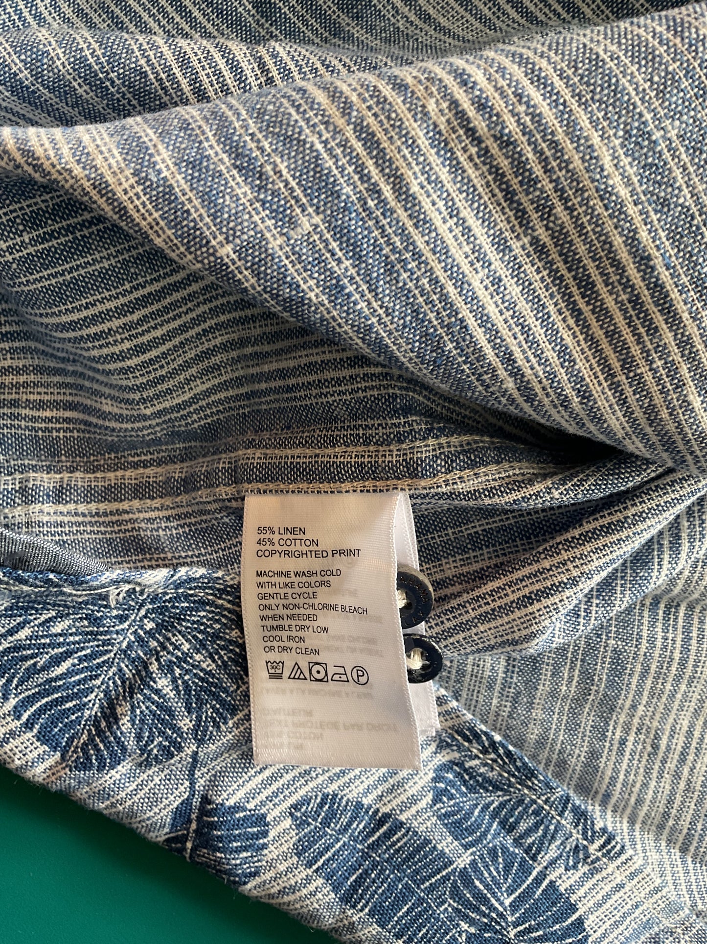 Tommy Bahama Short Sleeve Button Up Size Medium