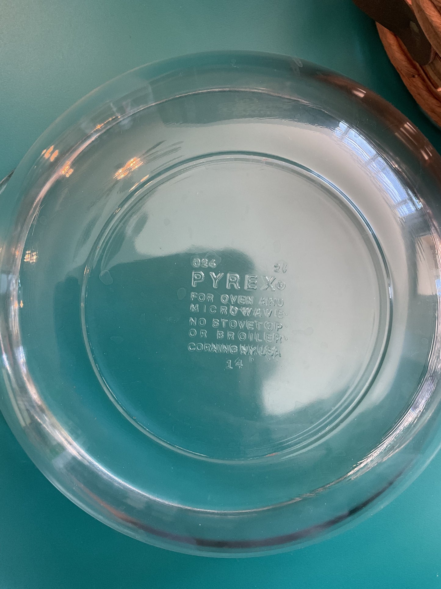 Vintage Pyrex 2 Quart Baker in a Basket