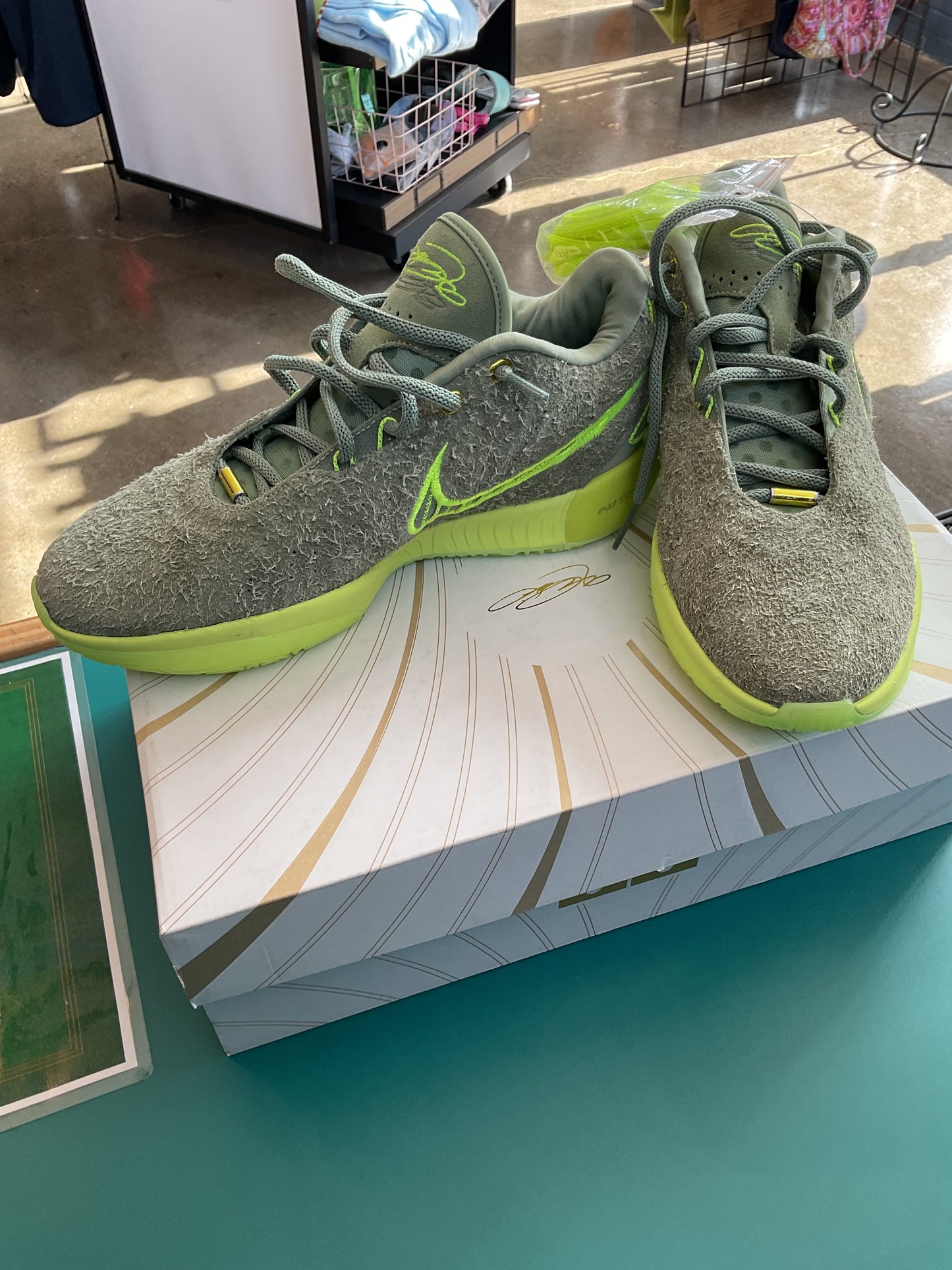 LeBron XXI Oil Green/Volt “Algae” New with Box Size 10.5