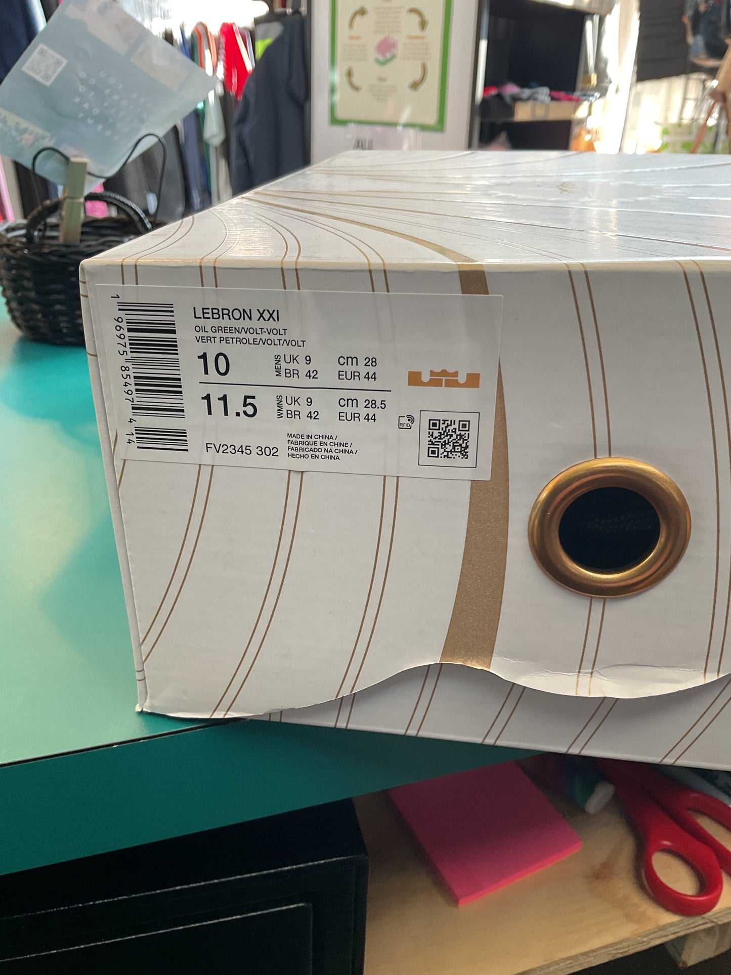LeBron XXI Oil Green/Volt “Algae” New with Box Size 10