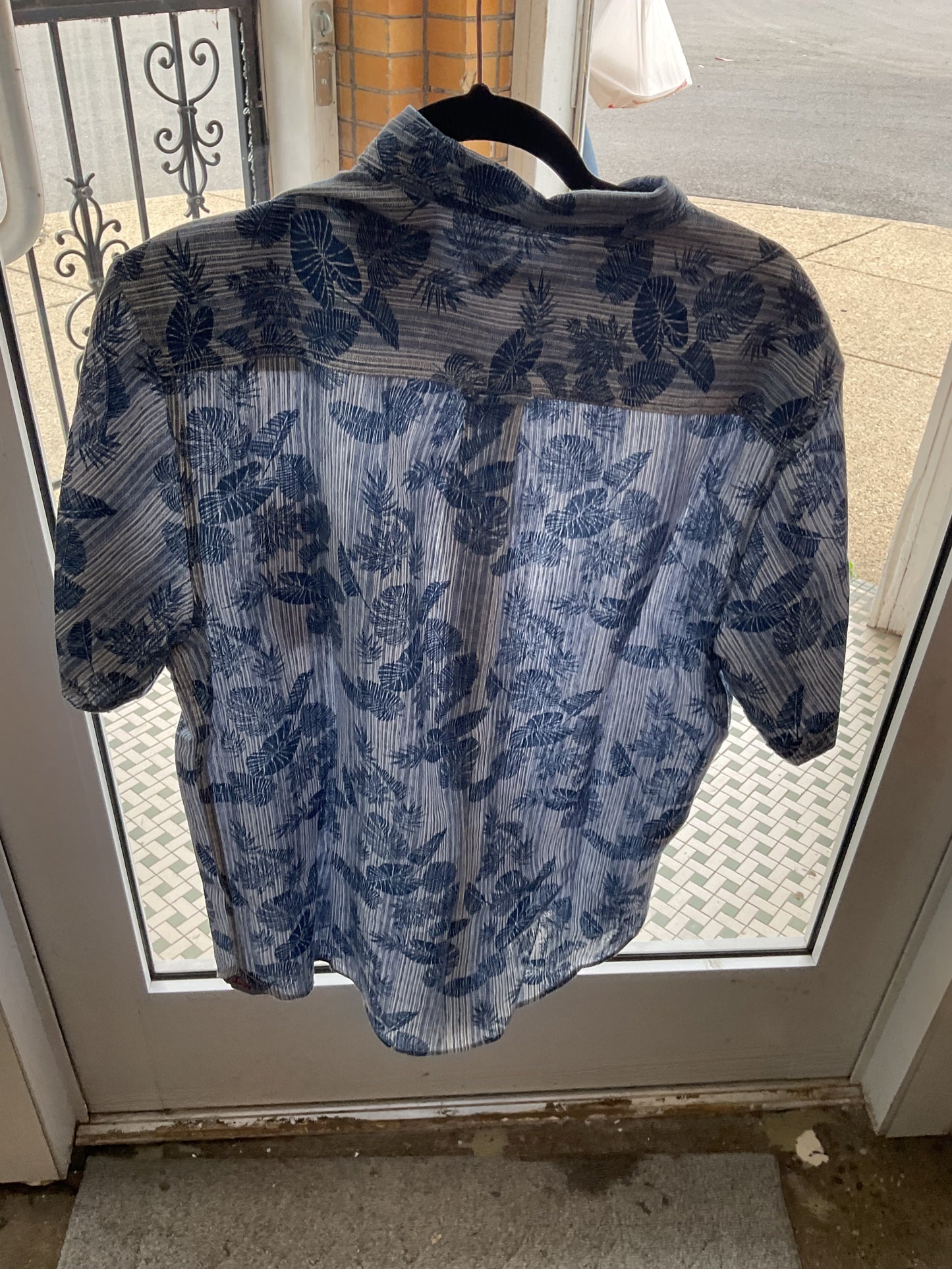 Tommy Bahama Short Sleeve Button Up Size Medium