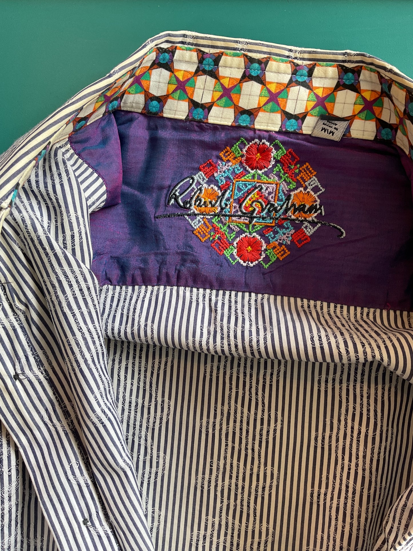 Fun Robert Graham striped and embroidered Button Up Size M