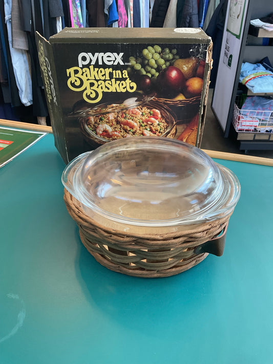 Vintage Pyrex 2 Quart Baker in a Basket