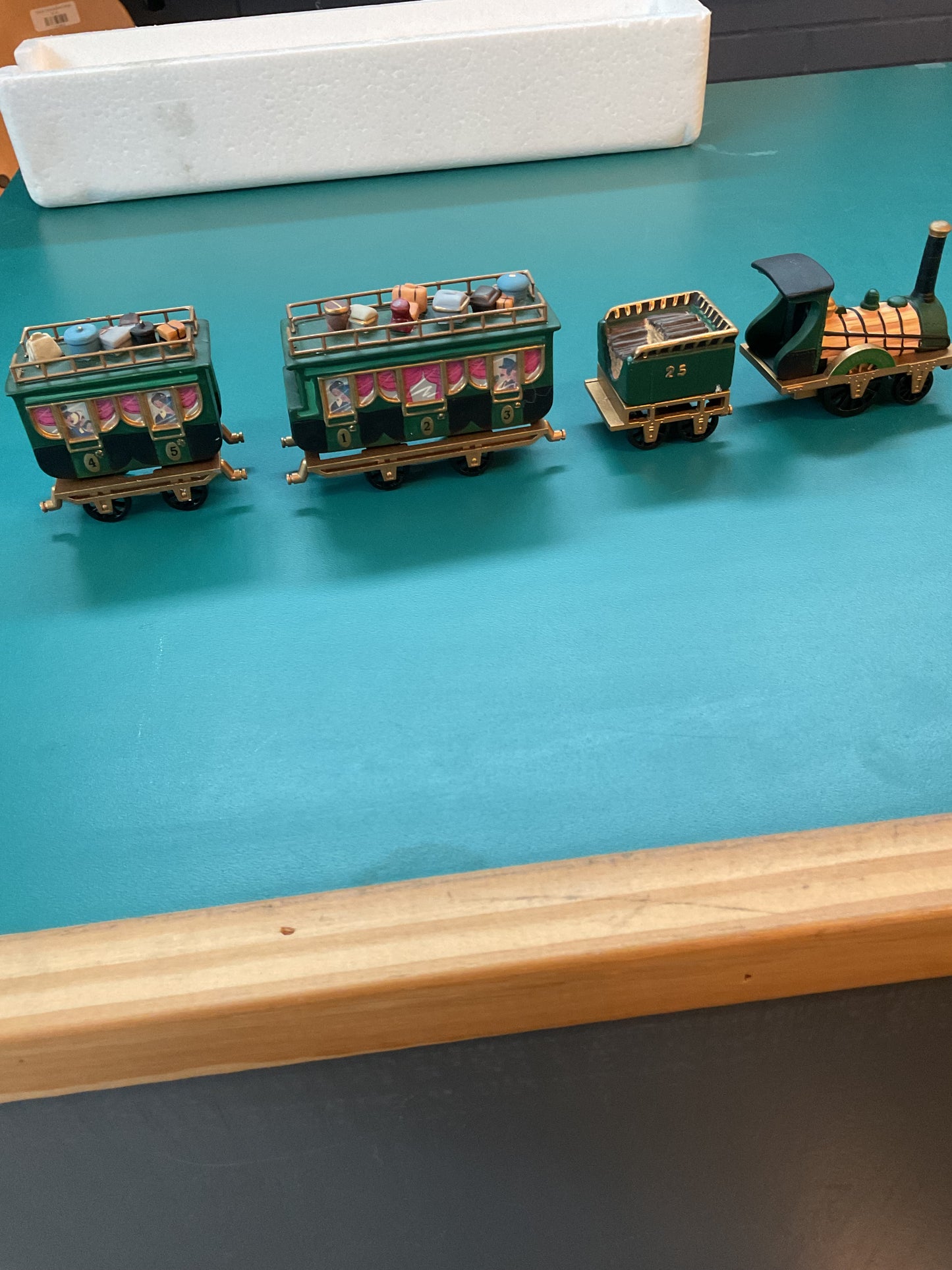 “The Flying Scot” Train Heritage Village Collection with Box