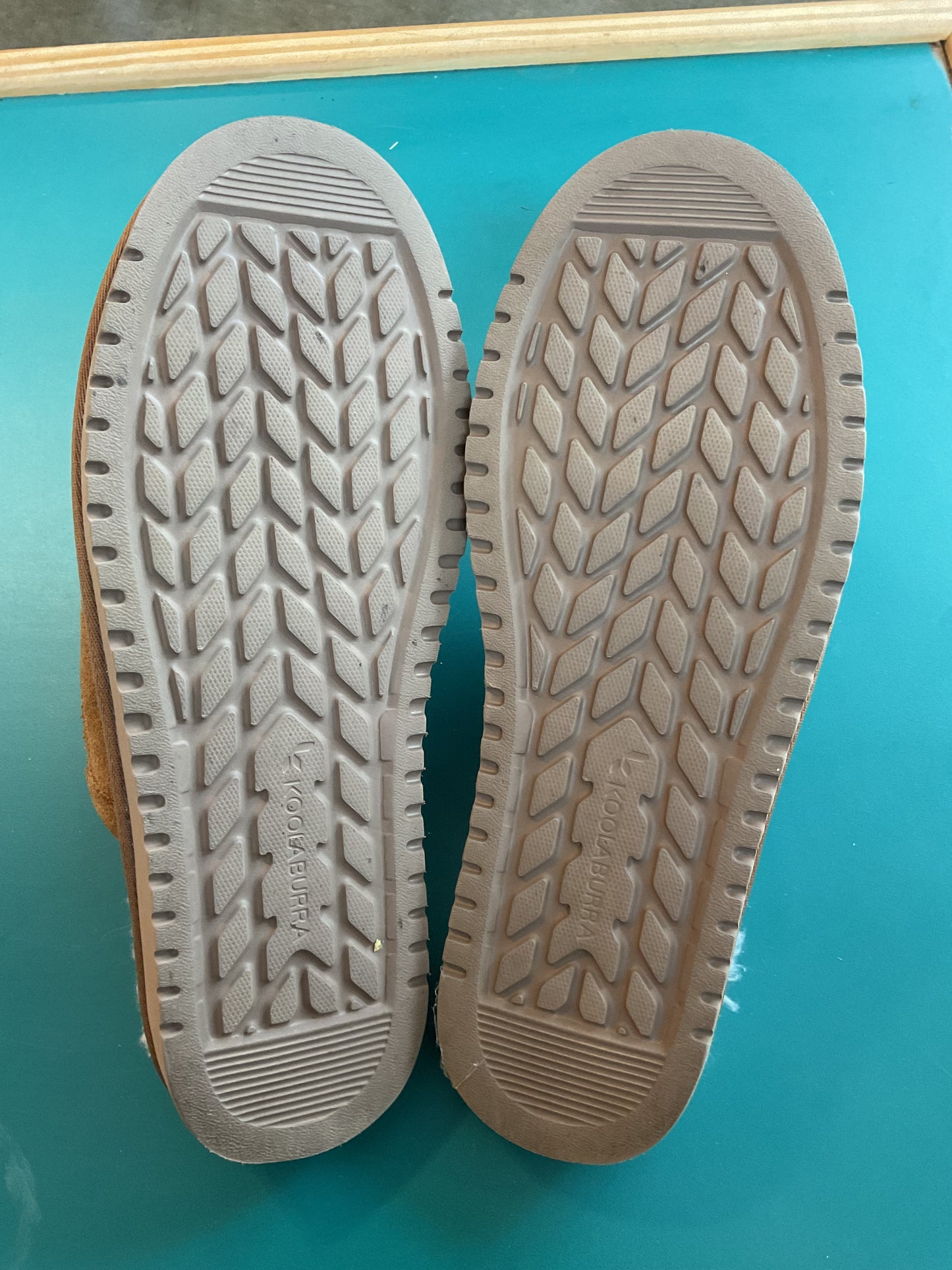 Koolaburra by UGGS Men’s slip on shoes Size 10