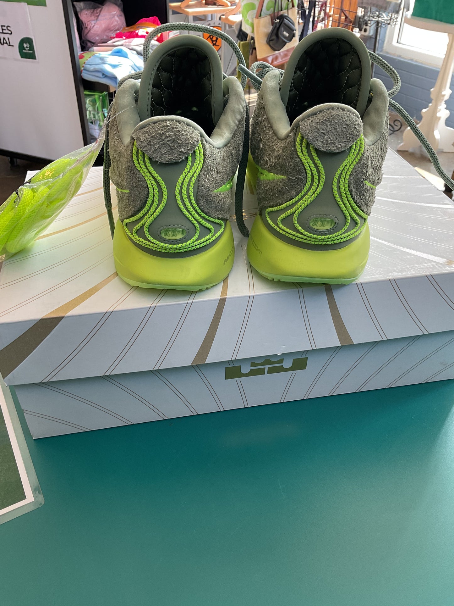 LeBron XXI Oil Green/Volt “Algae” New with Box Size 10