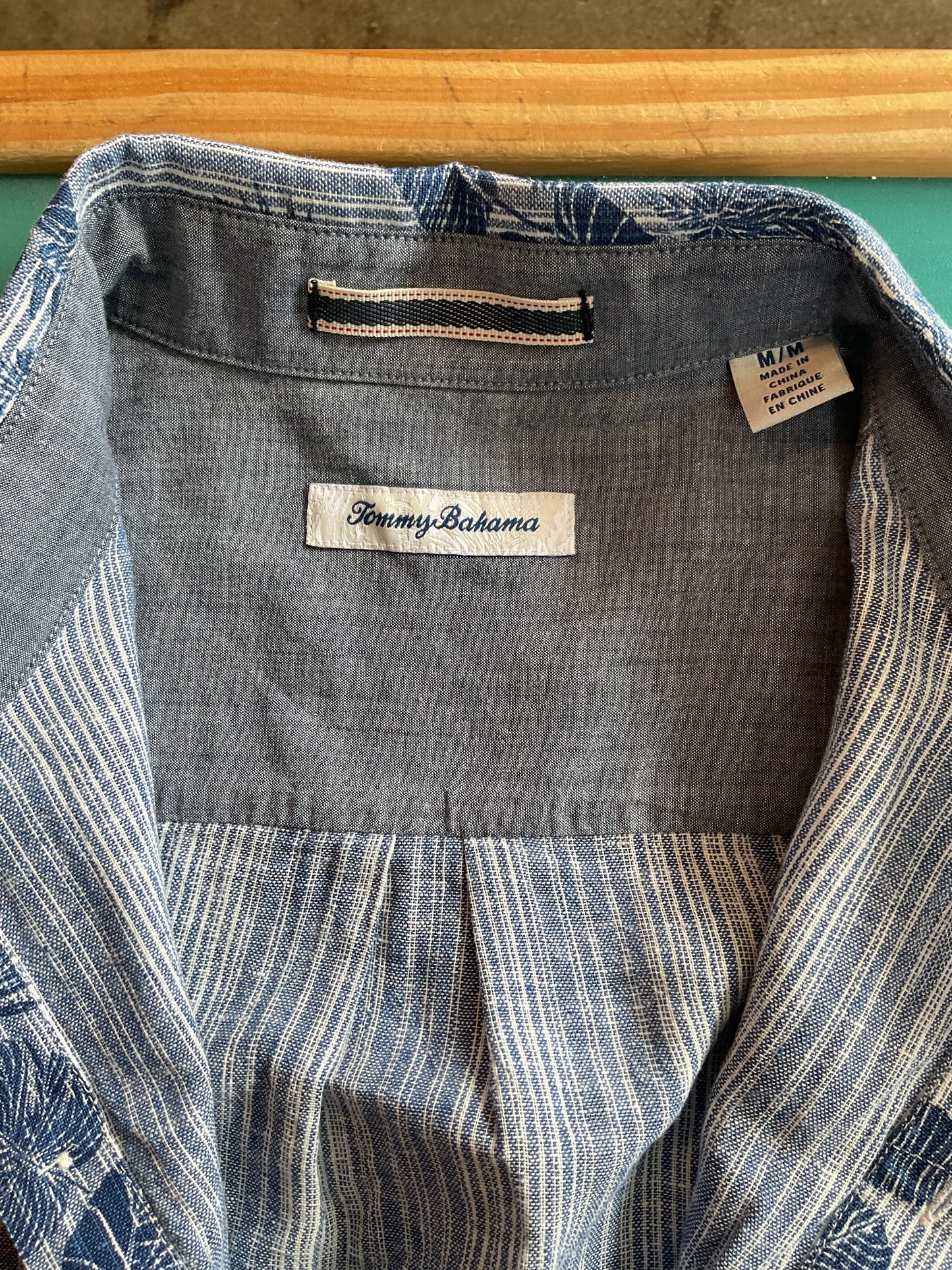 Tommy Bahama Short Sleeve Button Up Size Medium