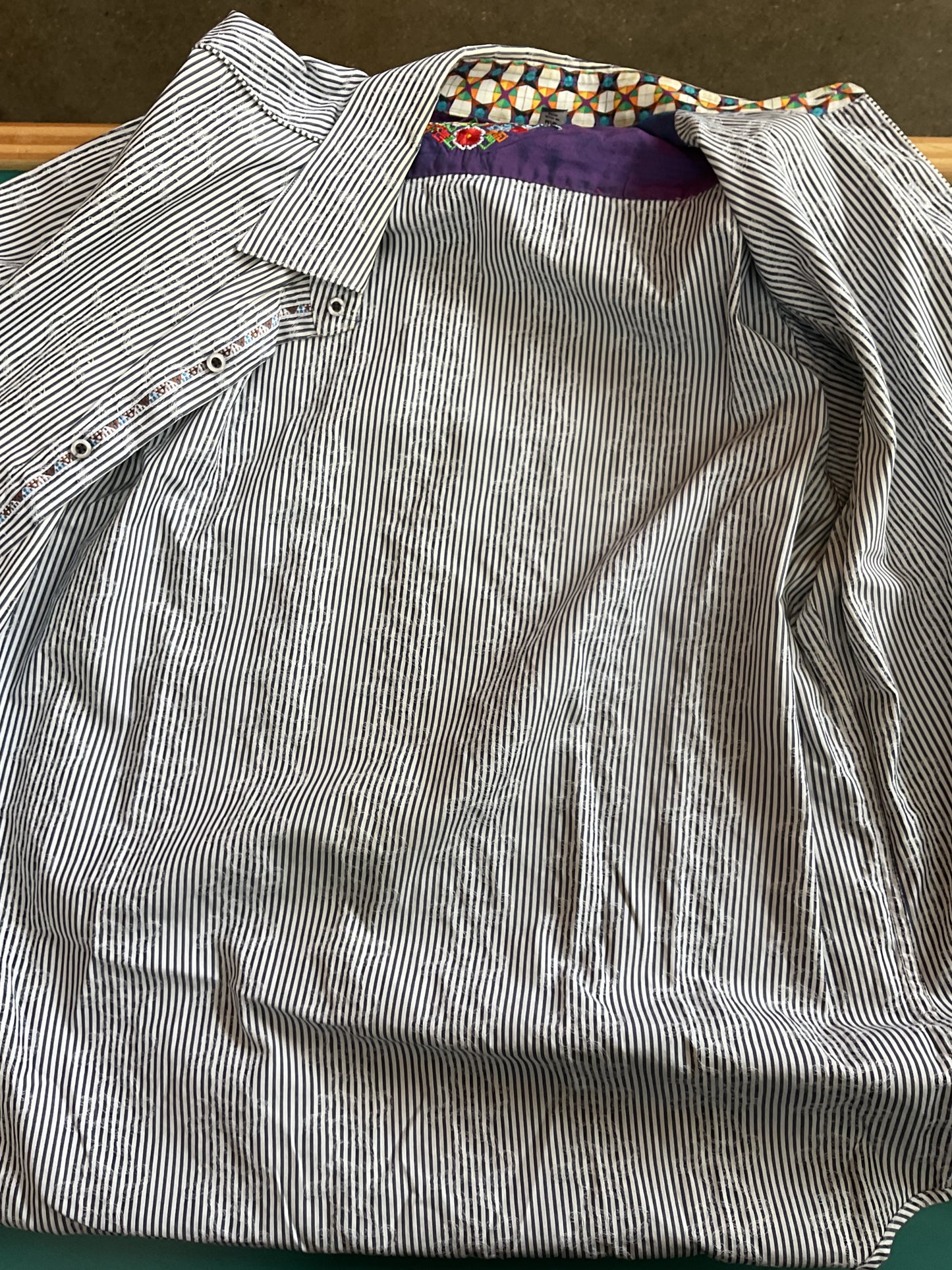 Fun Robert Graham striped and embroidered Button Up Size M