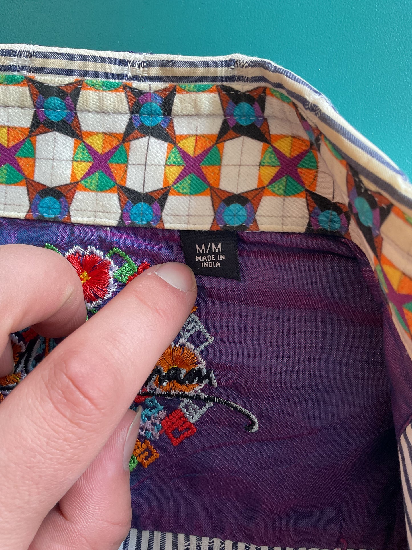 Fun Robert Graham striped and embroidered Button Up Size M