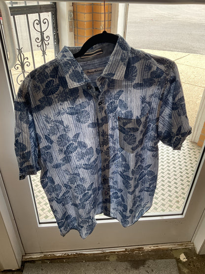 Tommy Bahama Short Sleeve Button Up Size Medium