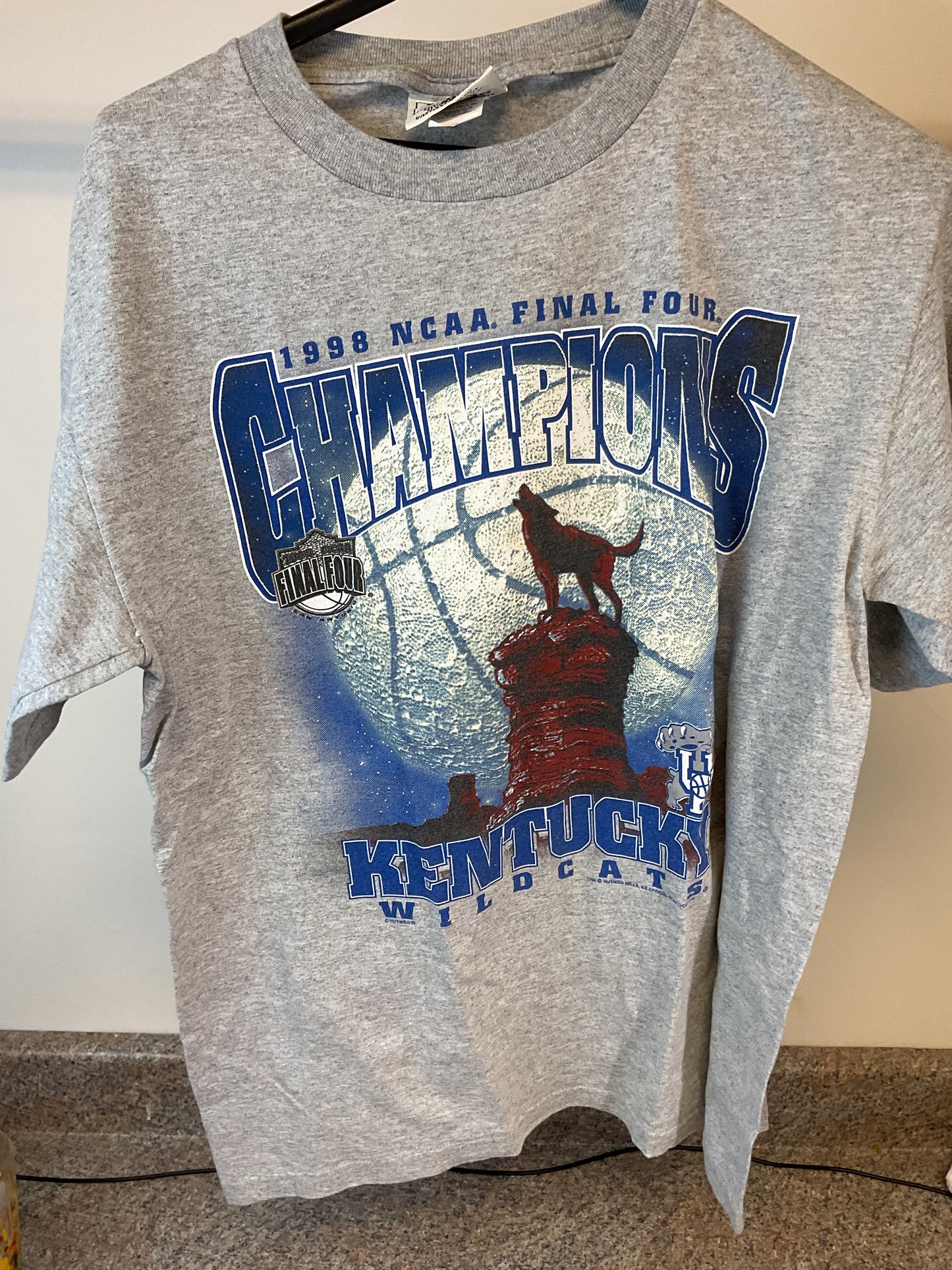 Vintage University of Kentucky Basketball Champions Shirt Medium